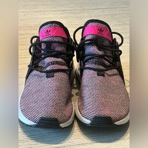 Girls size 1 Adidas sneakers in excellent  shape !